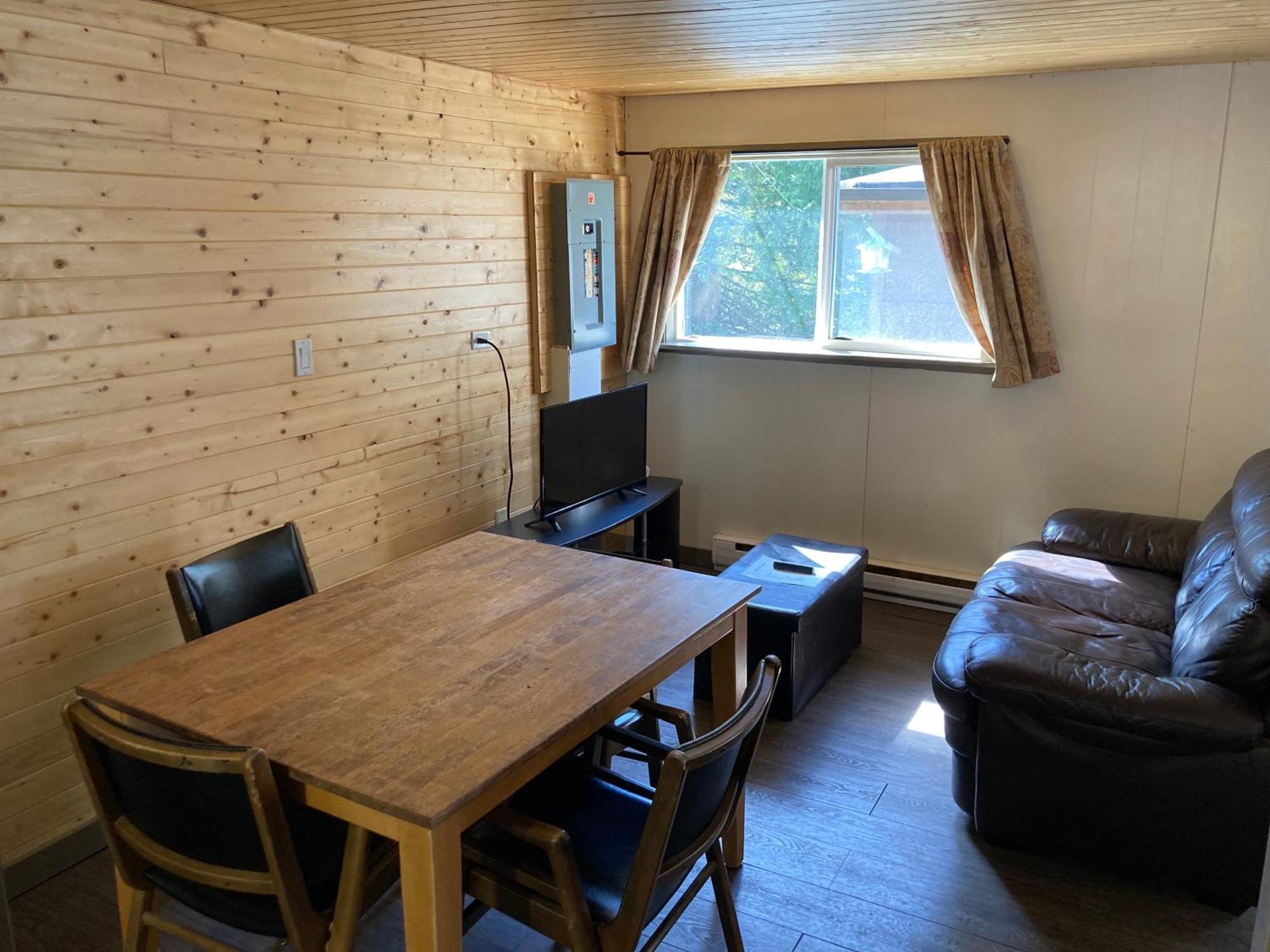 The Hiker Huts Hotel Port Renfrew Exterior photo