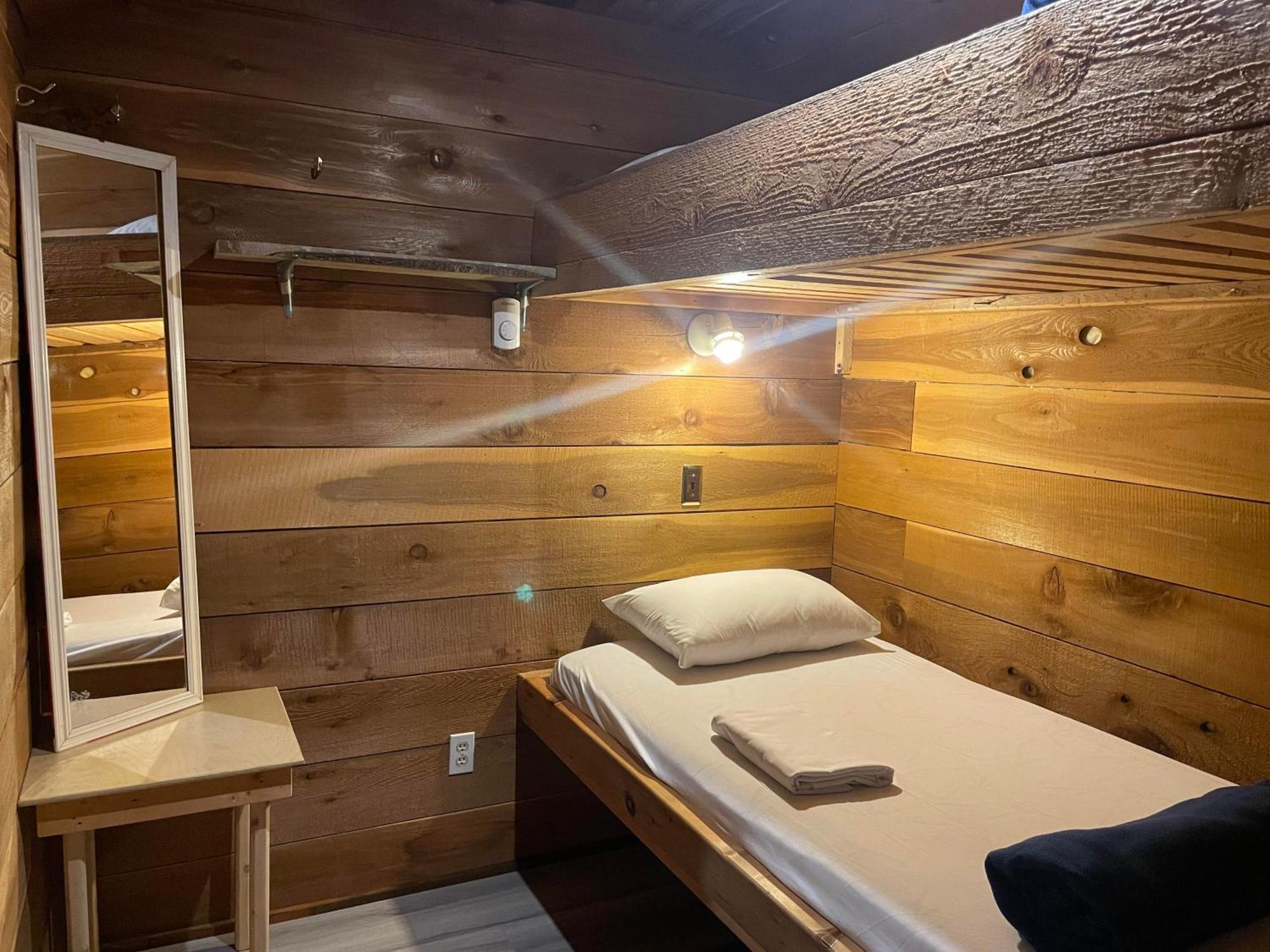 The Hiker Huts Hotel Port Renfrew Exterior photo