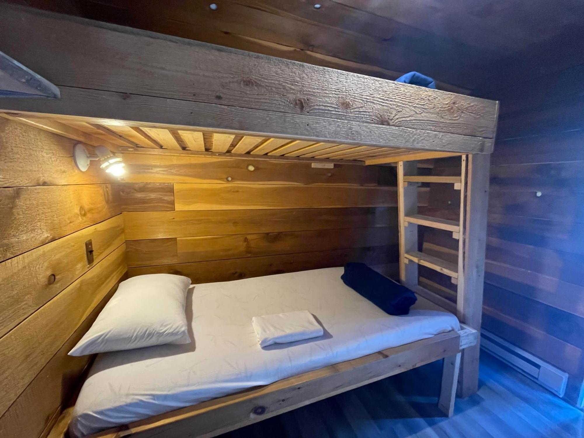 The Hiker Huts Hotel Port Renfrew Exterior photo